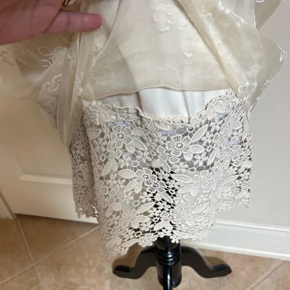 Valentino Elegant Cream Lace Blouse
